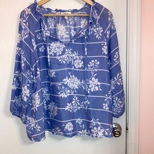 Como Blu floral white and blue top with ties